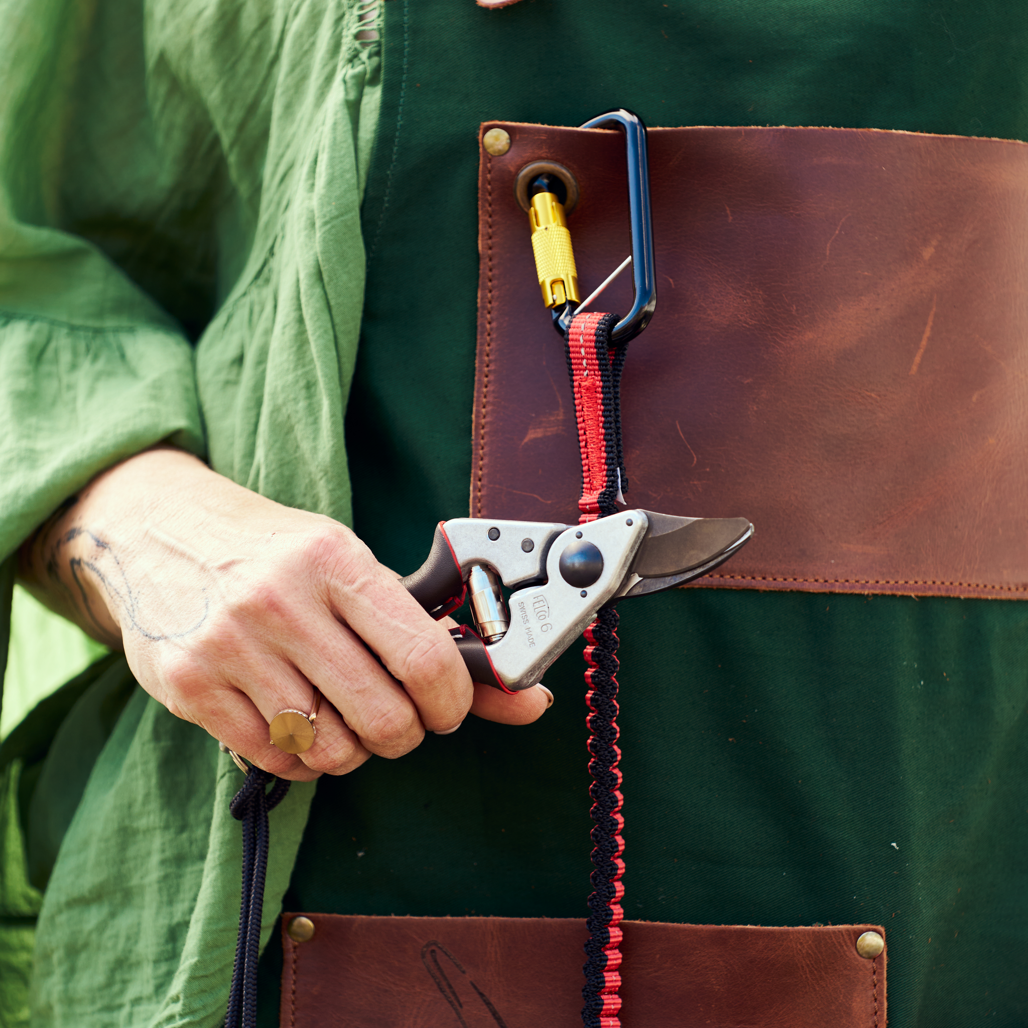 felco-6-elite-gartenschere-einhand-ledergriff image 3