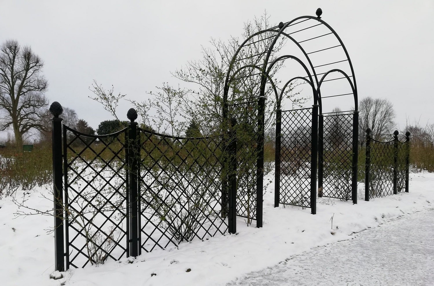 classic-garden-elements-speke-hall-hochzeitsbogen-metall-schwarz-350-cm image 4