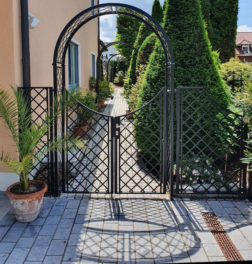 classic-garden-elements-portofino-rosenbogen-mit-tor-schwarz-2 image 5