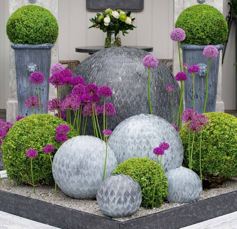 classic-garden-elements-lion-head-pflanzk-bel-zink-grau-vintage image 8