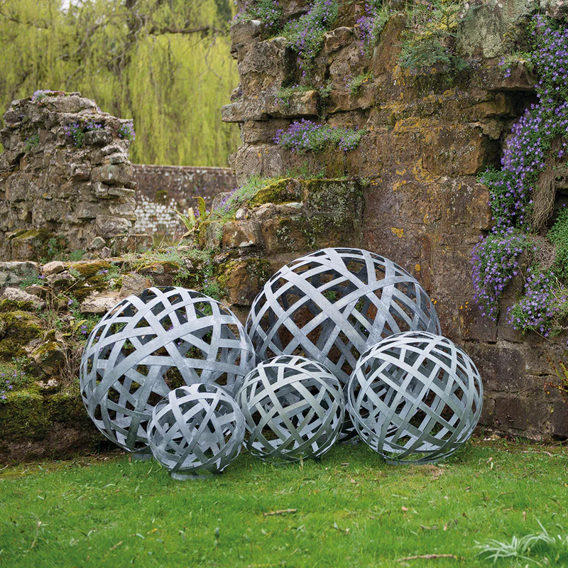 classic-garden-elements-geflochtene-kugel-zink-deko-40-100-cm image 3