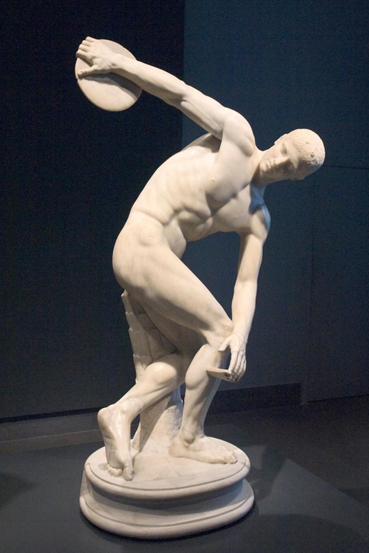 classic-garden-elements-discobolos-lancelotti-statue-lebensgro image 1