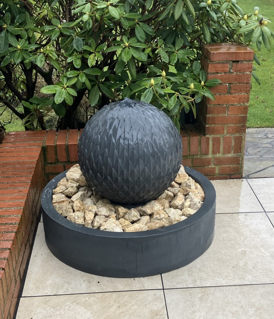 classic-garden-elements-leaf-ball-kugelbrunnen-zink-rund image 6