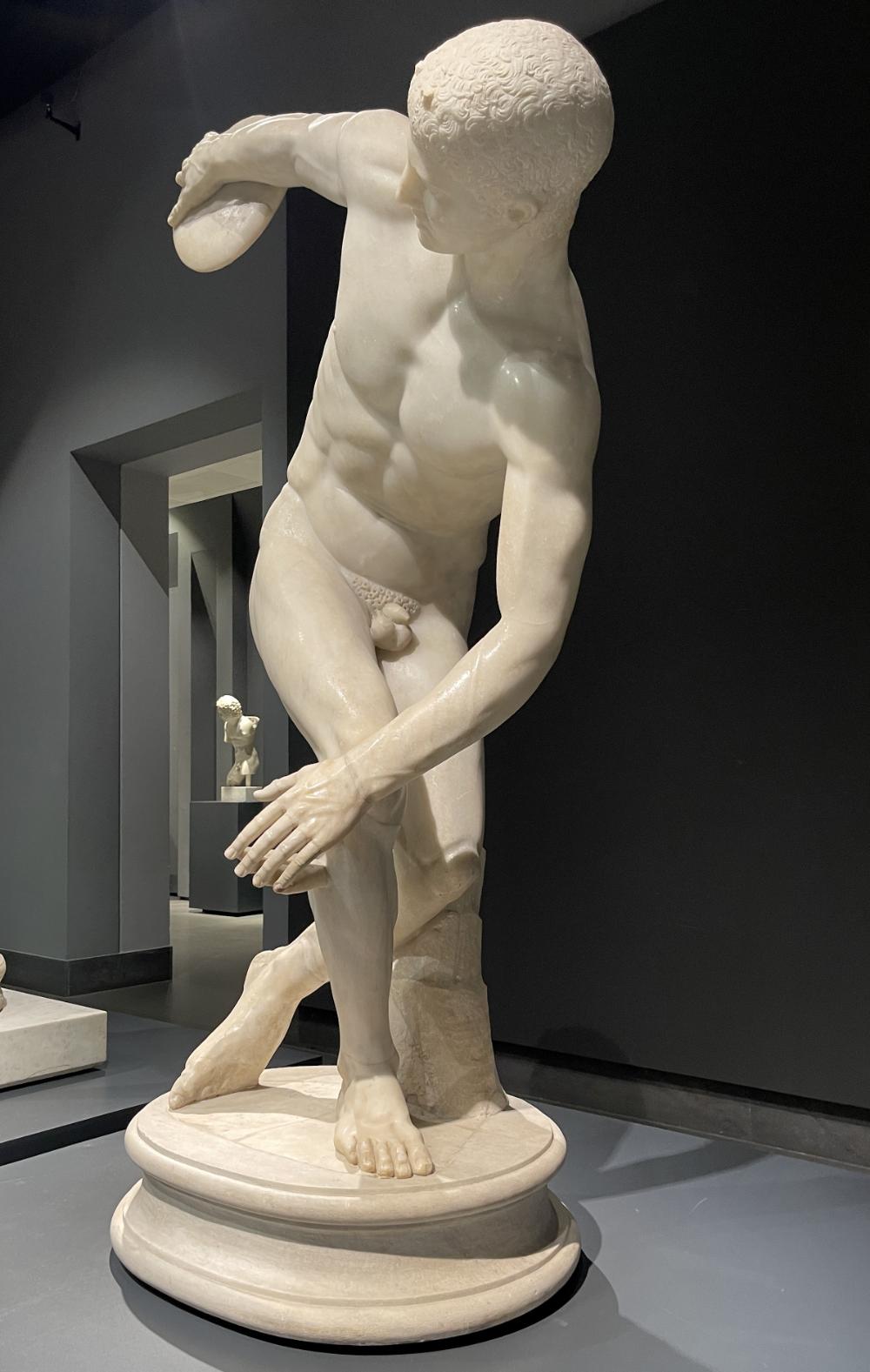 classic-garden-elements-discobolos-lancelotti-statue-lebensgro image 6