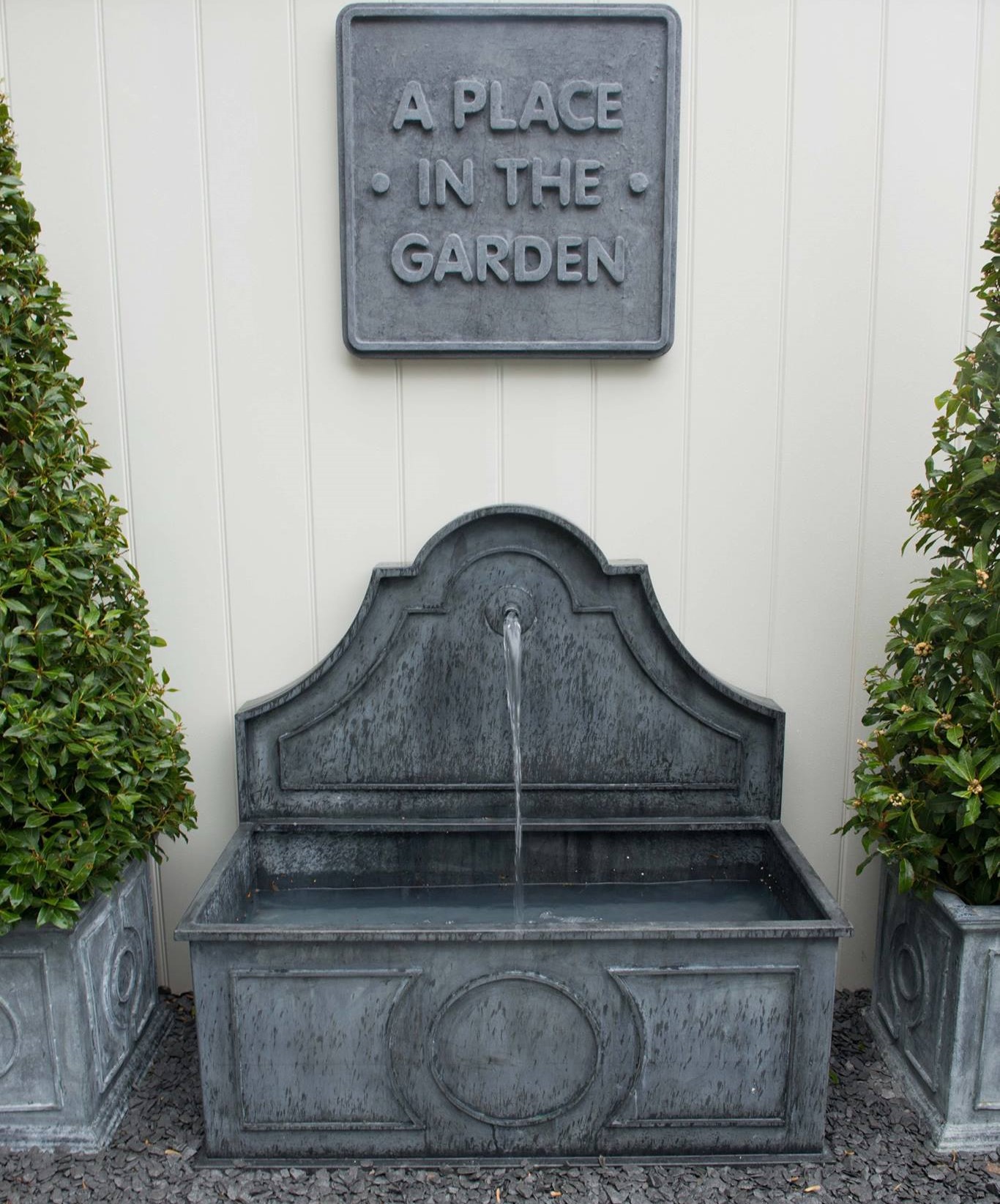 classic-garden-elements-tiber-wandbrunnen-zink-grau-mit-pumpe image 8