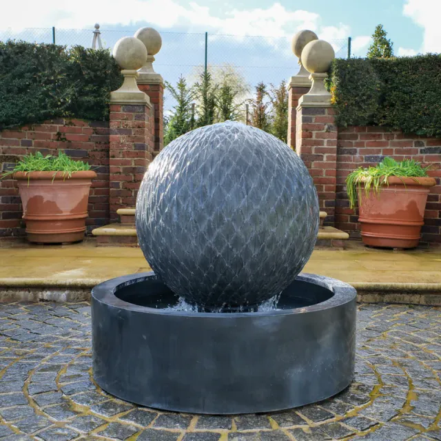 classic-garden-elements-leaf-ball-kugelbrunnen-zink-rund image 1