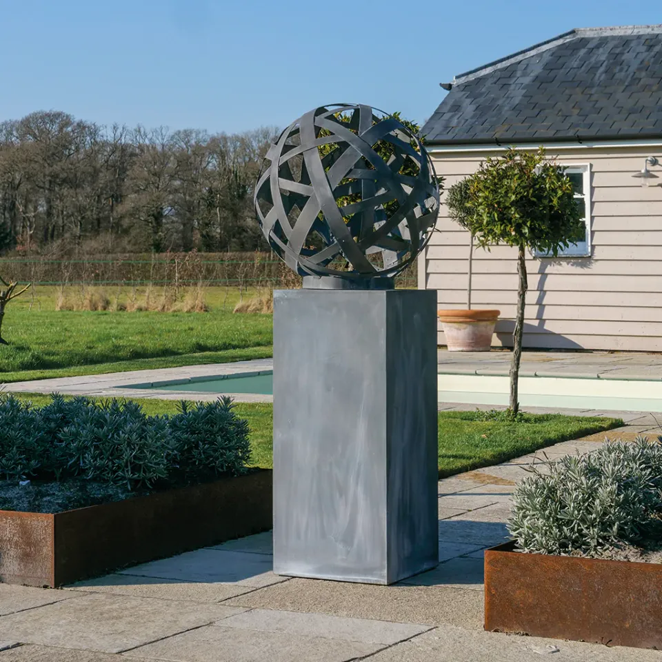 classic-garden-elements-qube-podest-zink-sockel-grau-91cm image 1