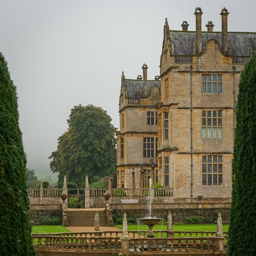 classic-garden-elements-montacute-house-treillage-spalier image 5