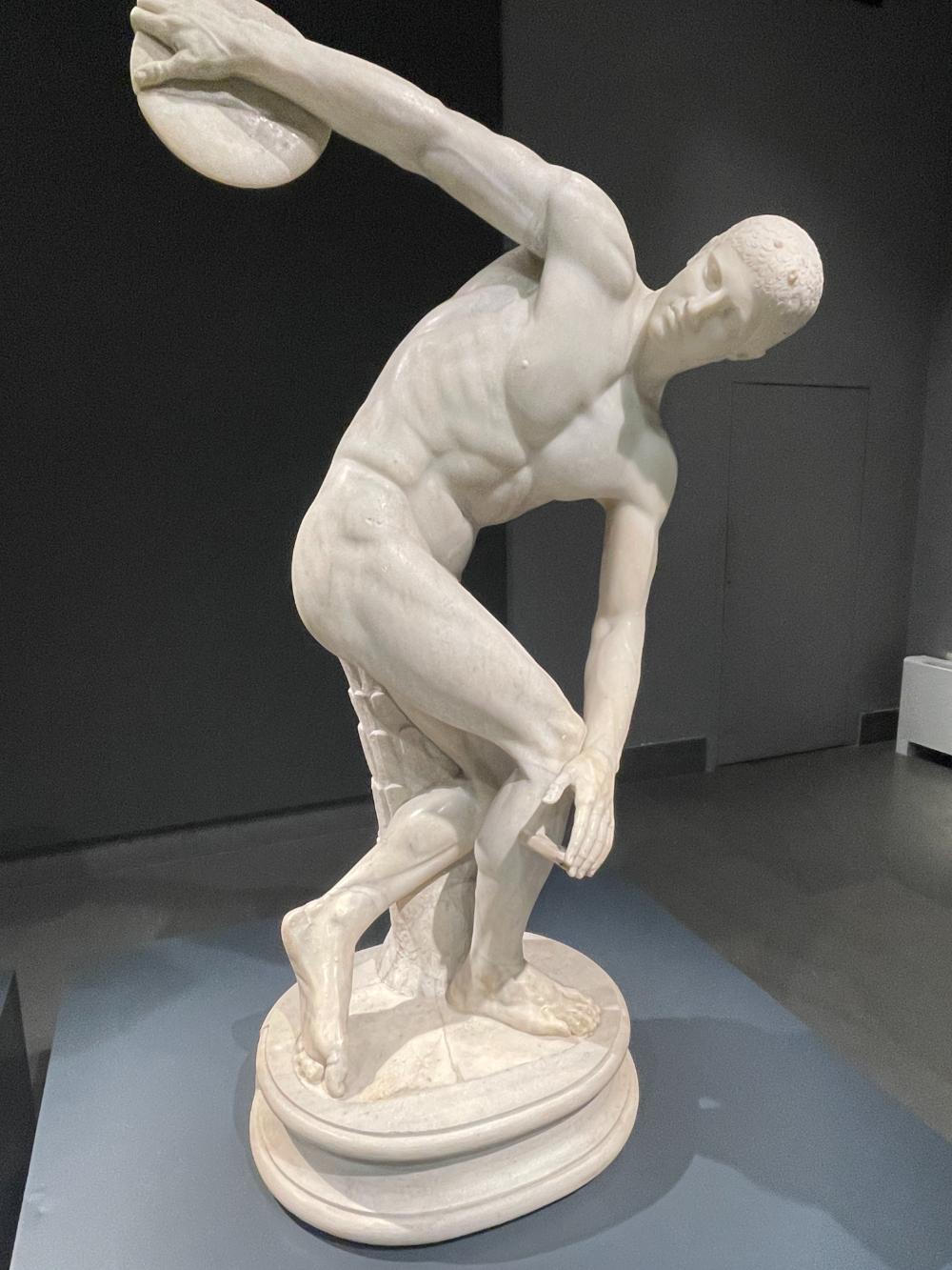 classic-garden-elements-discobolos-lancelotti-statue-lebensgro image 3