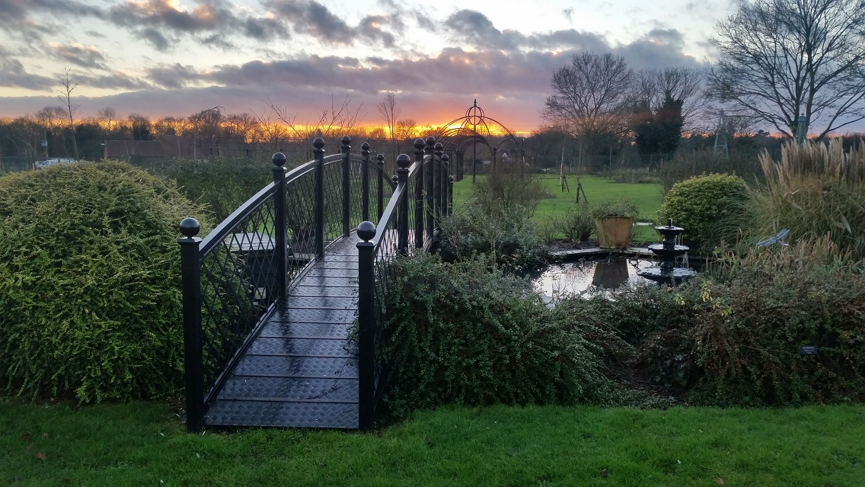 classic-garden-elements-attleborough-bogenbr-cke-stahl-schwarz image 2