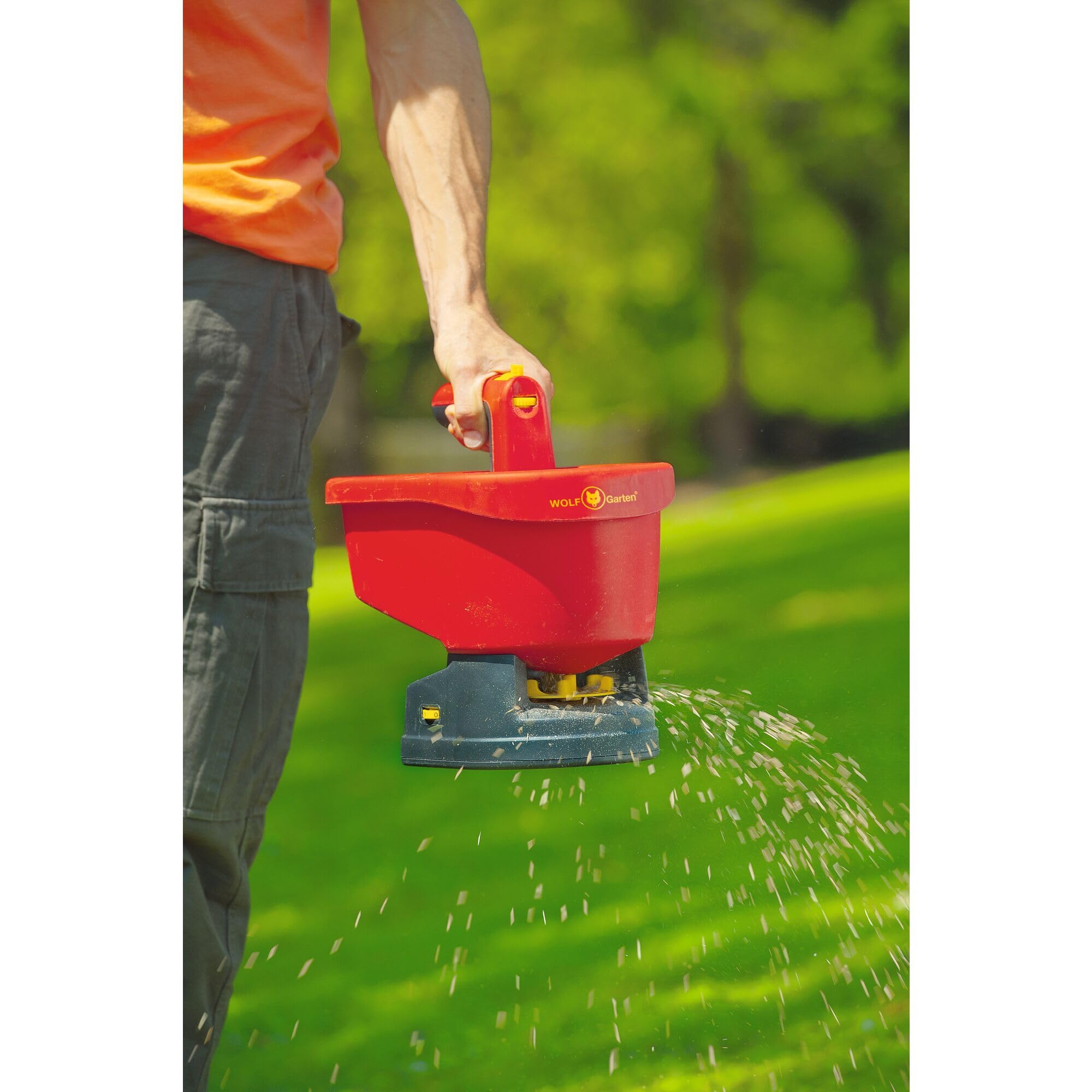 wolf-garten-natura-bio-we-b-universal-streuer-batterie image 6