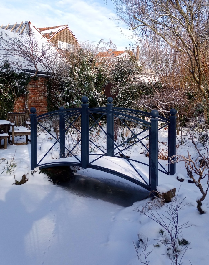classic-garden-elements-mathildenh-he-gartenbr-cke-stahl-schwarz image 1