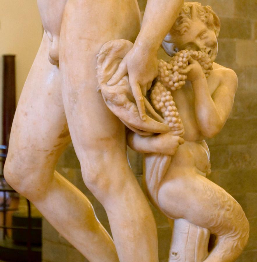 classic-garden-elements-bacchus-gartenstatue-bronze-nachguss image 2