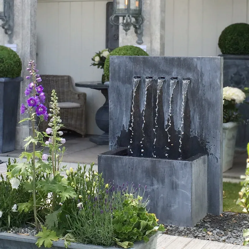 classic-garden-elements-veneto-gartenbrunnen-zink-mit-pumpe image 1
