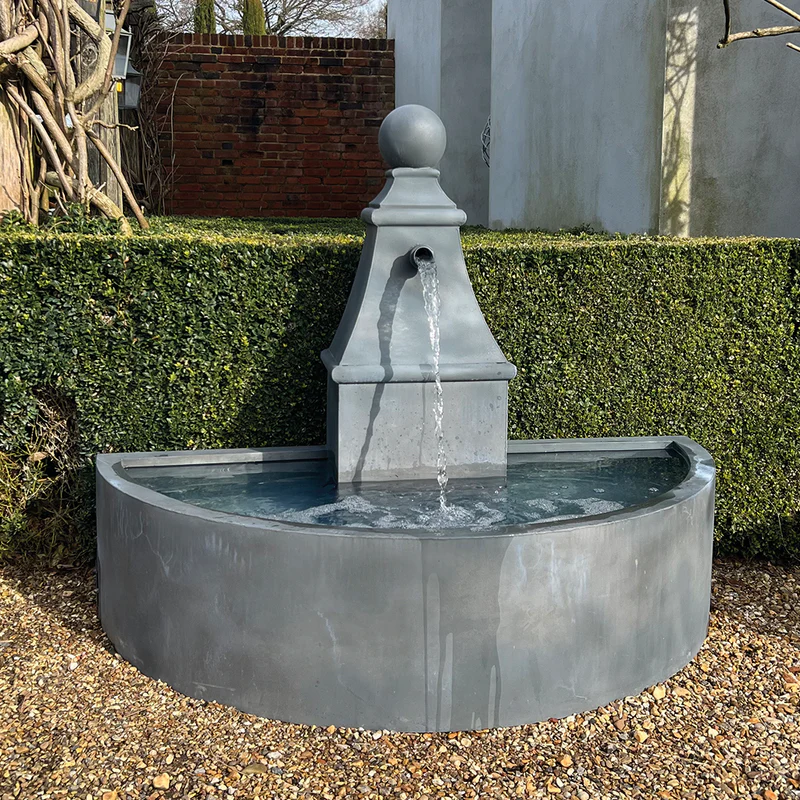 classic-garden-elements-br-gger-brunnen-zink-gartenbrunnen image 2