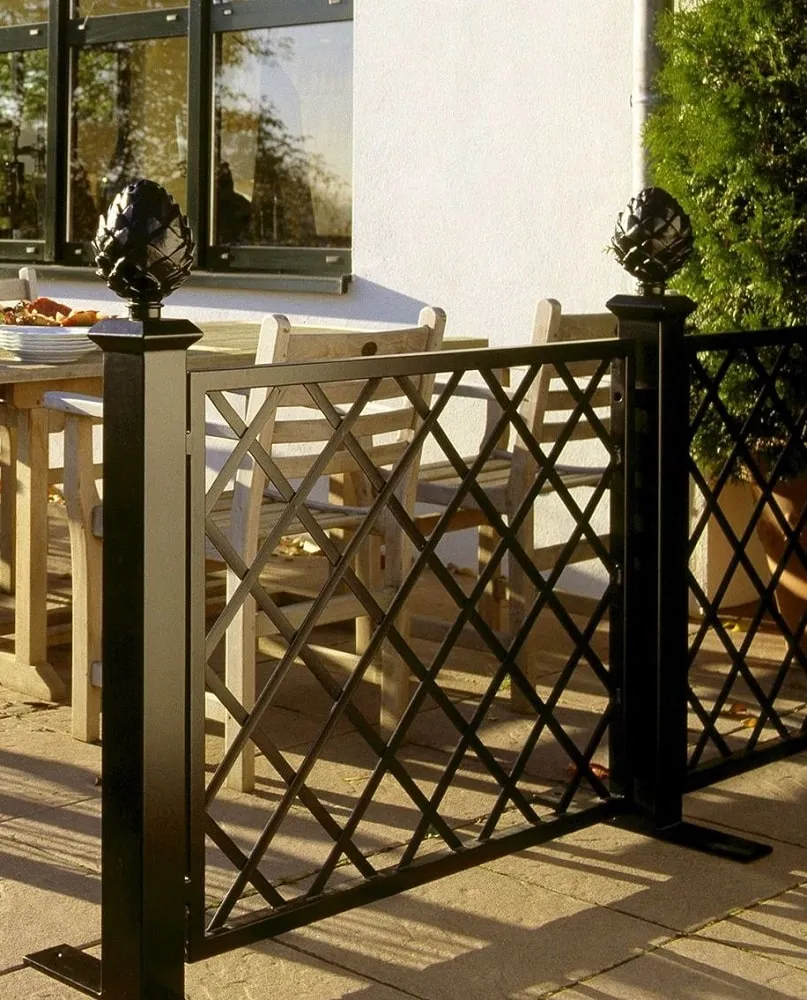 classic-garden-elements-restaurant-trenngitter-metall-schwarz-zaun image 1