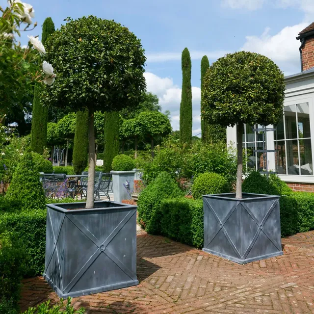 classic-garden-elements-mayfair-pflanzk-bel-zink-70x70-cm image 1