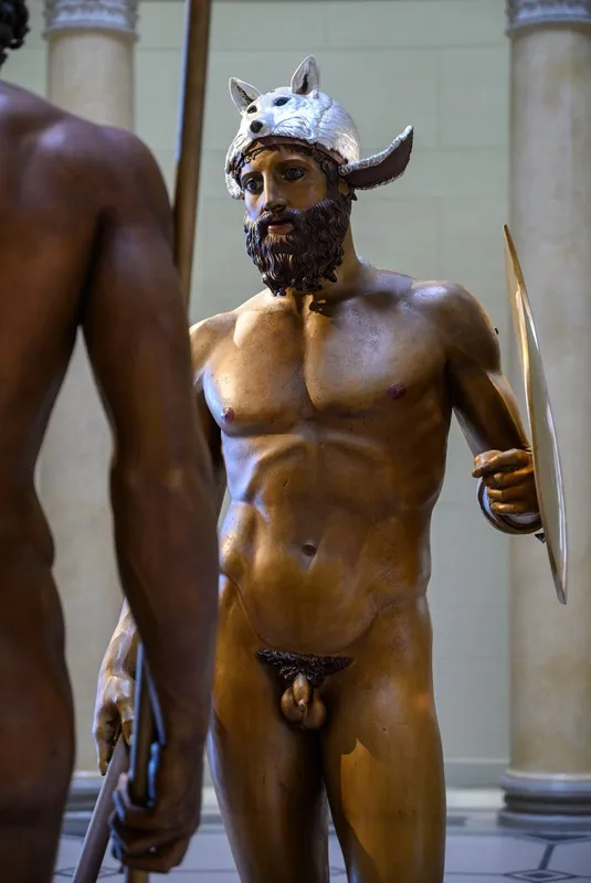 classic-garden-elements-riace-b-statue-frankfurter-fassung image 1
