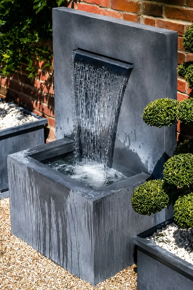 classic-garden-elements-arno-brunnen-zink-wasserfall image 1