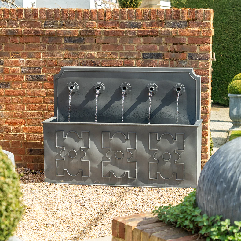classic-garden-elements-grandeur-wandbrunnen-zink-garten image 2