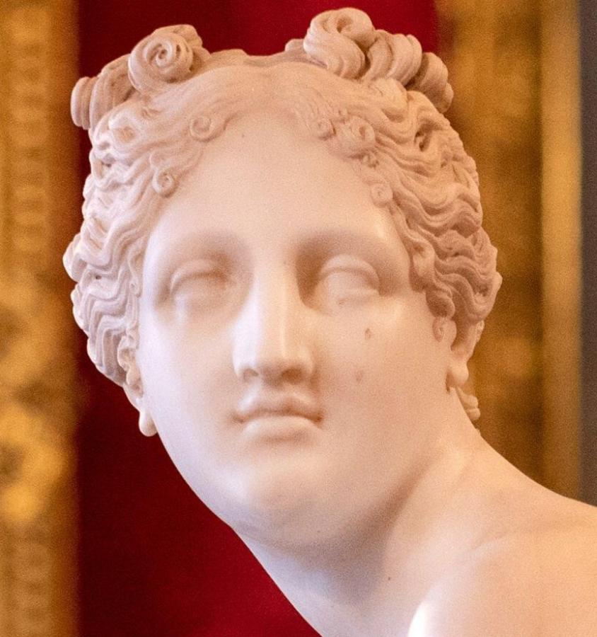 classic-garden-elements-venus-italica-statue-lebensgro-antik image 3