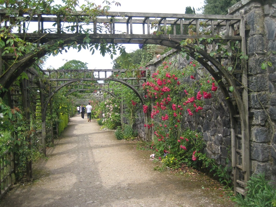 classic-garden-elements-st-fagans-laubengang-pergola-schwarz image 4