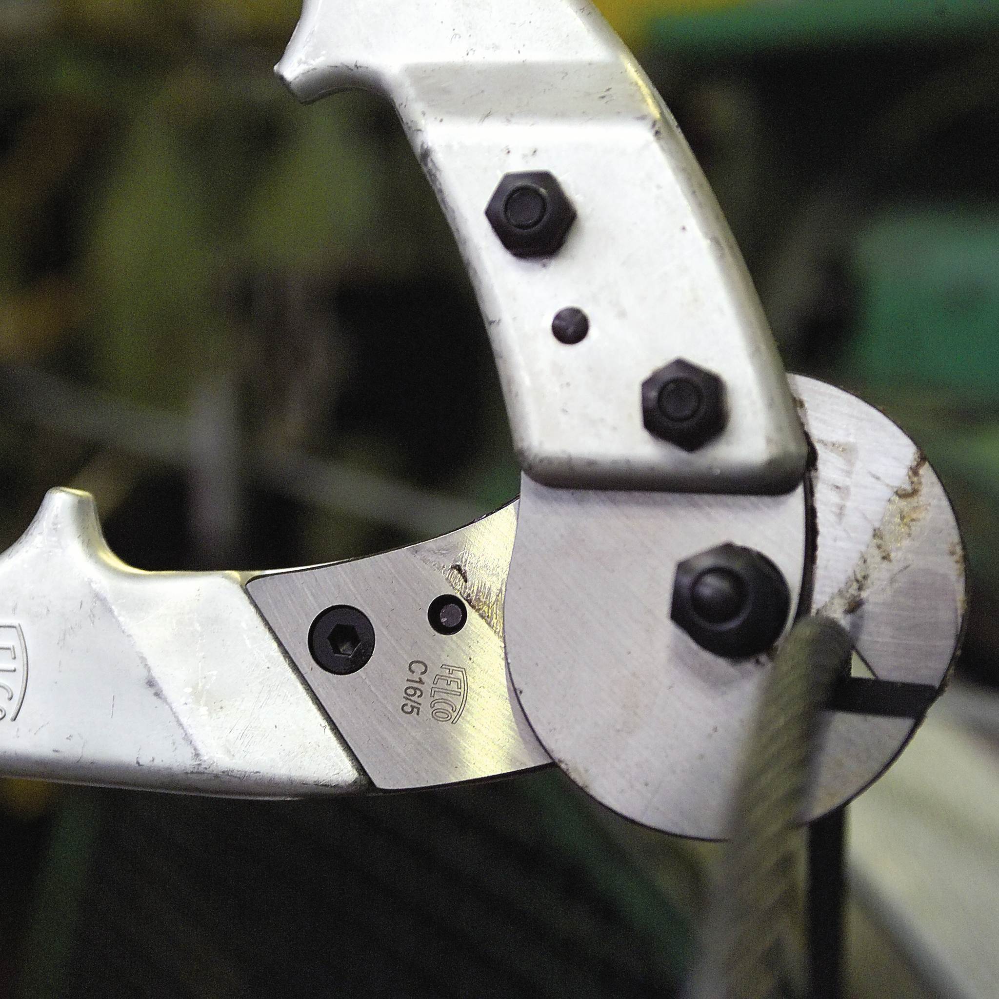 felco-c16-kabelschneider-zwei-hand-drahtschneider-dreieckiges-schneidsystem image 3