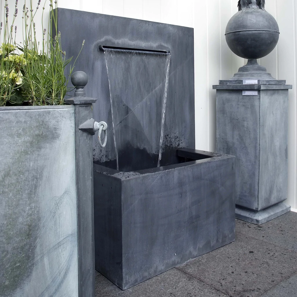 classic-garden-elements-arno-brunnen-zink-wasserfall image 3