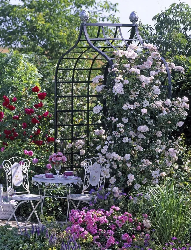 classic-garden-elements-viktorianische-rosenlaube-metall-schwarz-pergola image 1
