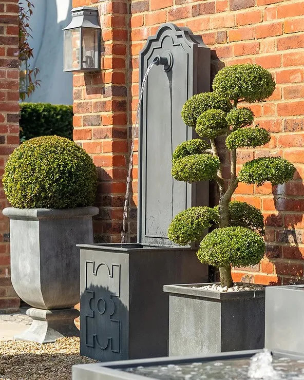 classic-garden-elements-grandeur-wandbrunnen-zink-garten image 1