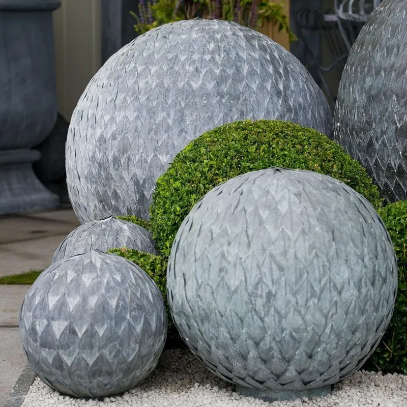 classic-garden-elements-laub-kugel-zink-deko-50-cm-verwittert image 1