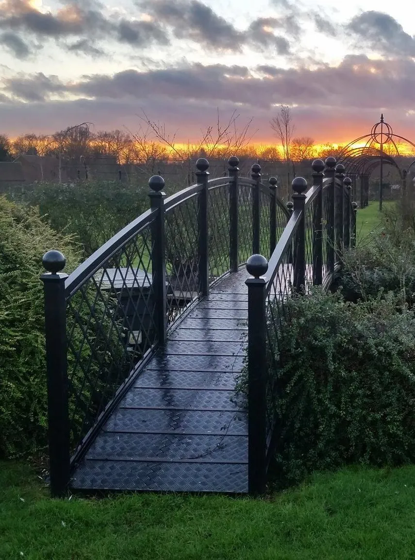 classic-garden-elements-attleborough-bogenbr-cke-stahl-schwarz image 1