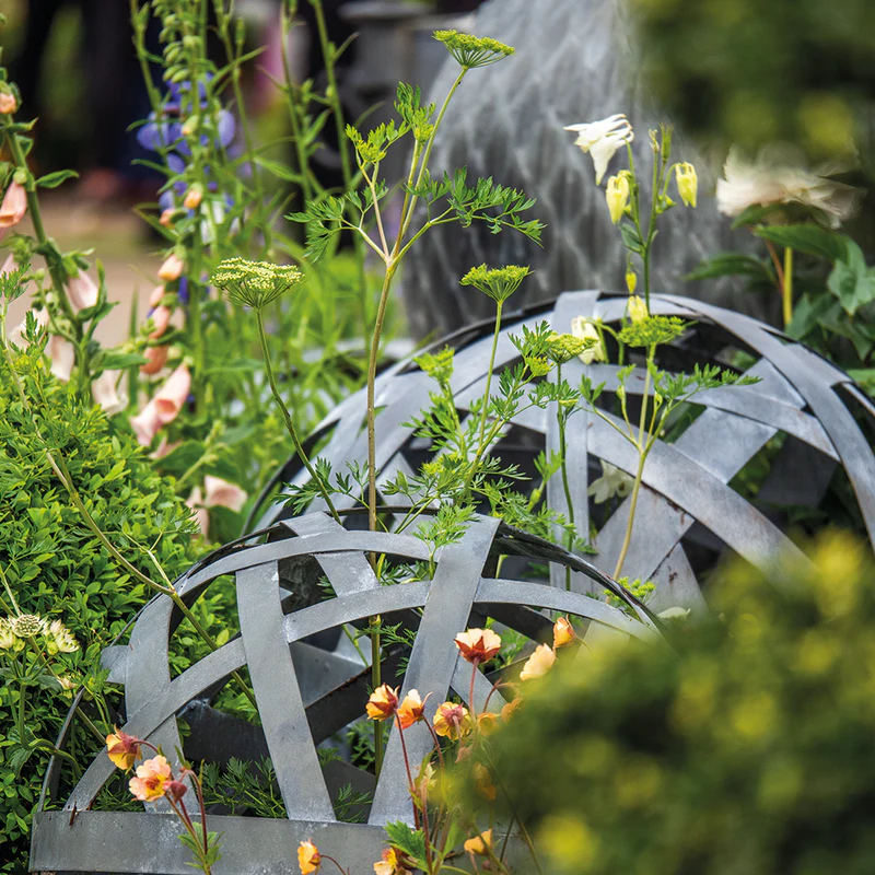 classic-garden-elements-geflochtene-kugel-zink-deko-40-100-cm image 4