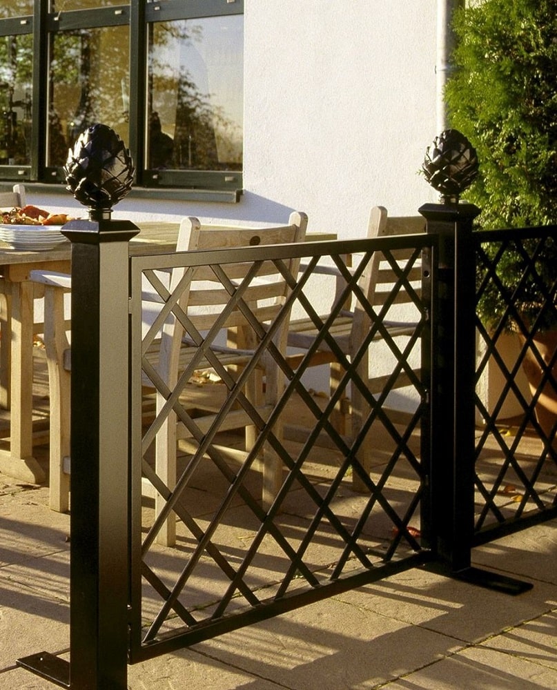 classic-garden-elements-restaurant-trenngitter-metall-schwarz-zaun image 1
