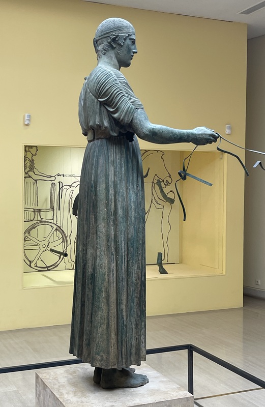 classic-garden-elements-wagenlenker-delphi-statue-bronze-1-8-m image 8