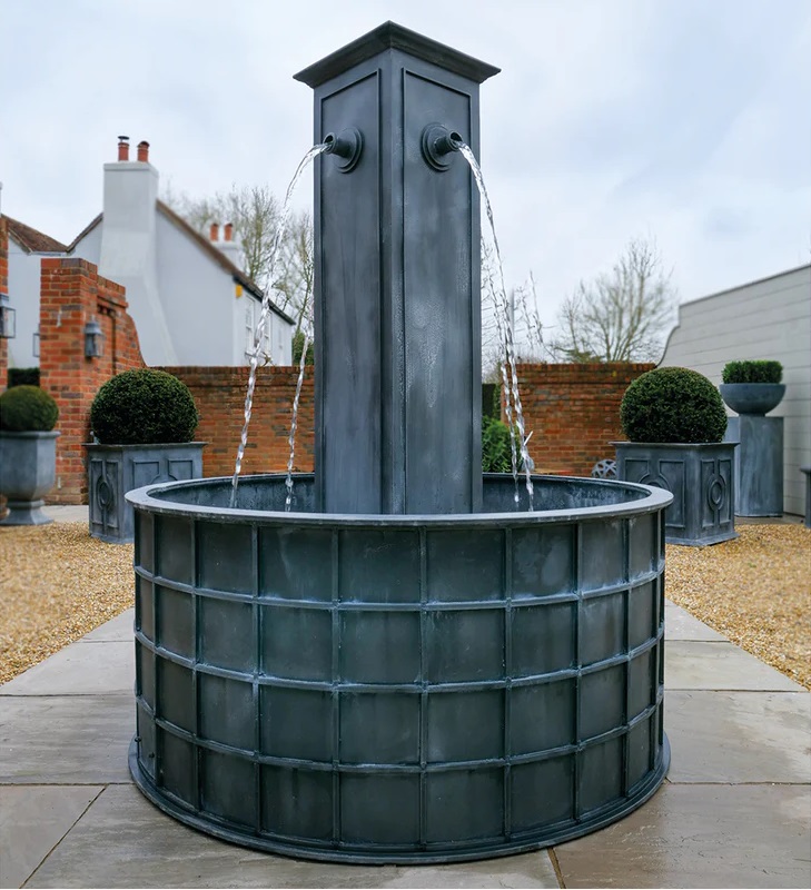 classic-garden-elements-sienna-marktbrunnen-zink-rund-pumpe image 1