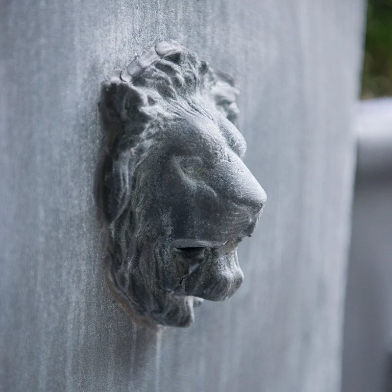 classic-garden-elements-lion-head-pflanzk-bel-zink-grau-vintage image 5