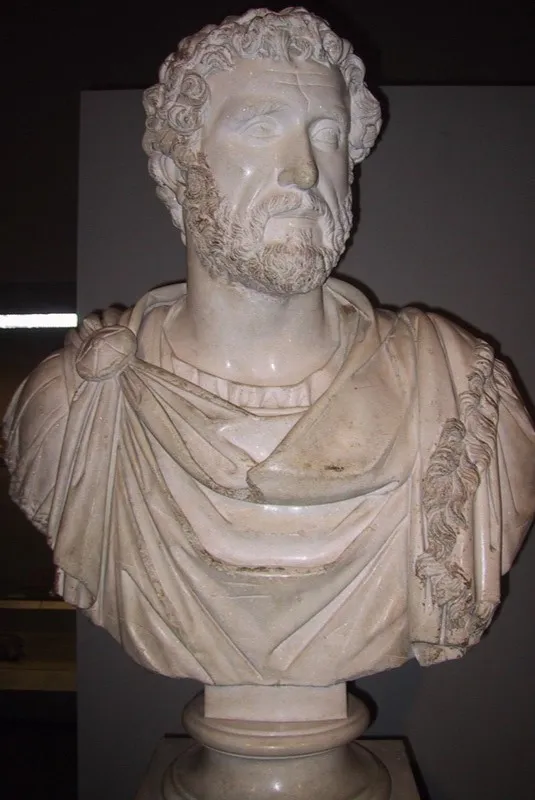 classic-garden-elements-antoninus-pius-statue-bronzeguss image 1