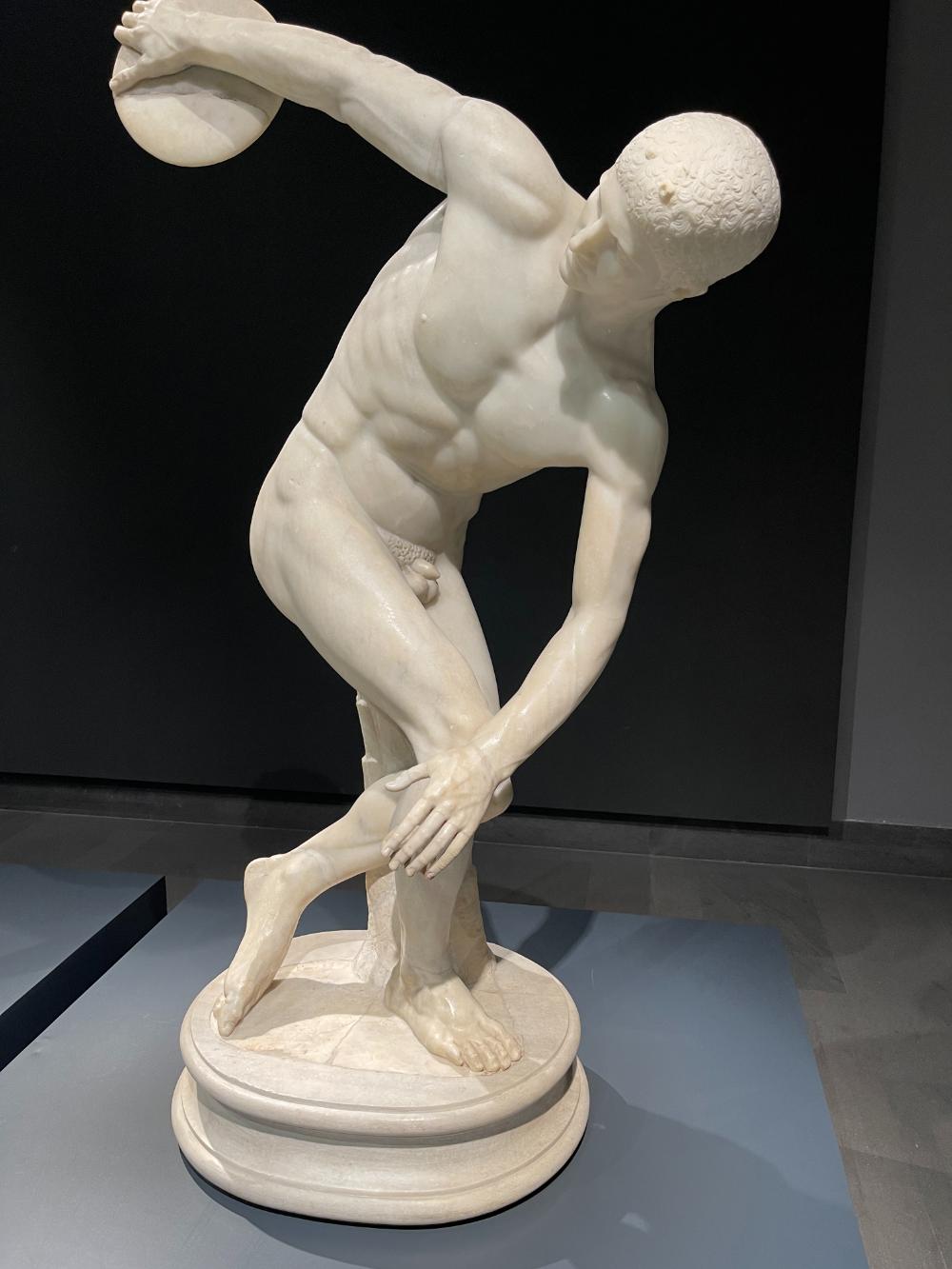 classic-garden-elements-discobolos-lancelotti-statue-lebensgro image 7