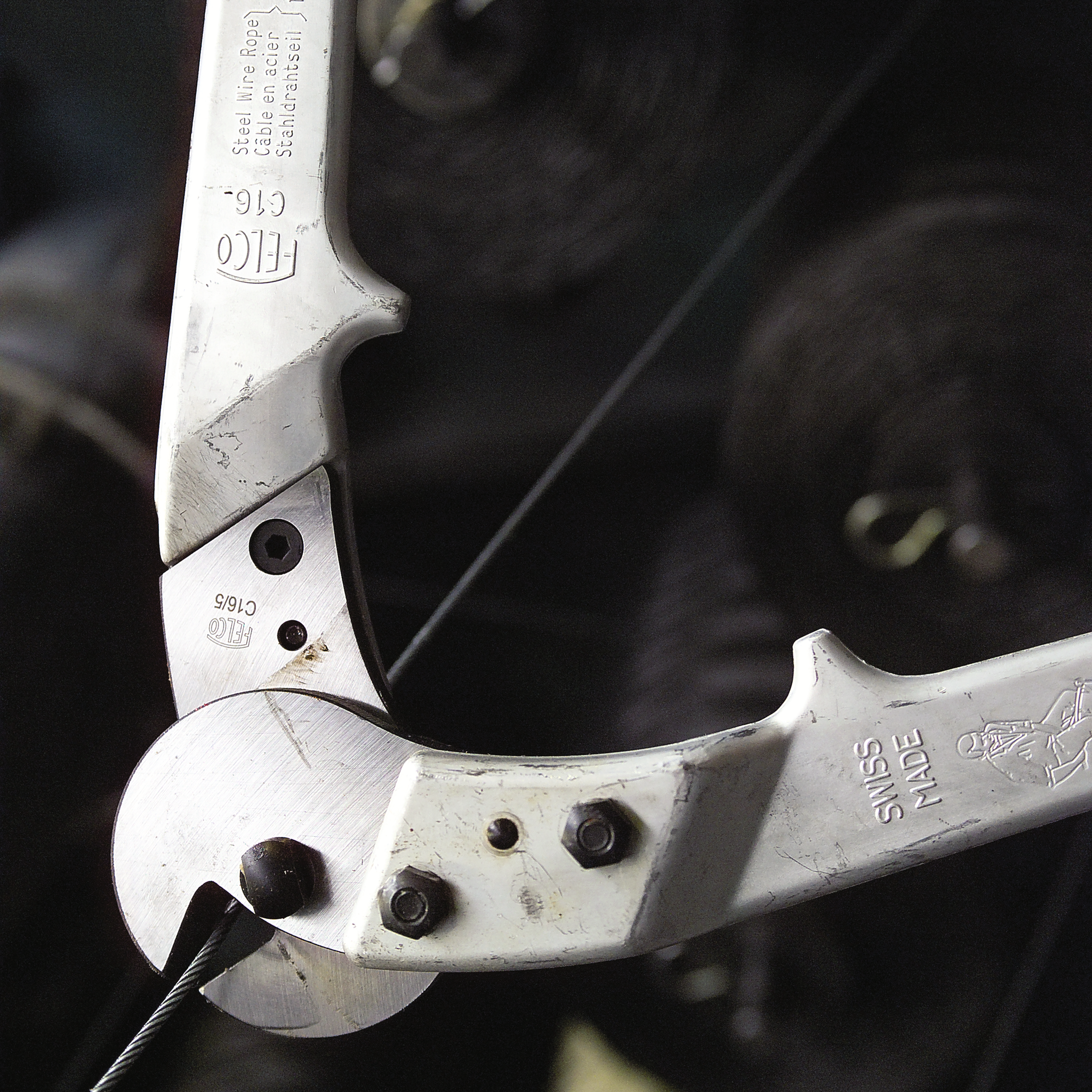 felco-c16-kabelschneider-zwei-hand-drahtschneider-dreieckiges-schneidsystem image 2