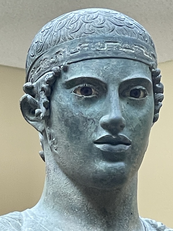 classic-garden-elements-wagenlenker-delphi-statue-bronze-1-8-m image 3