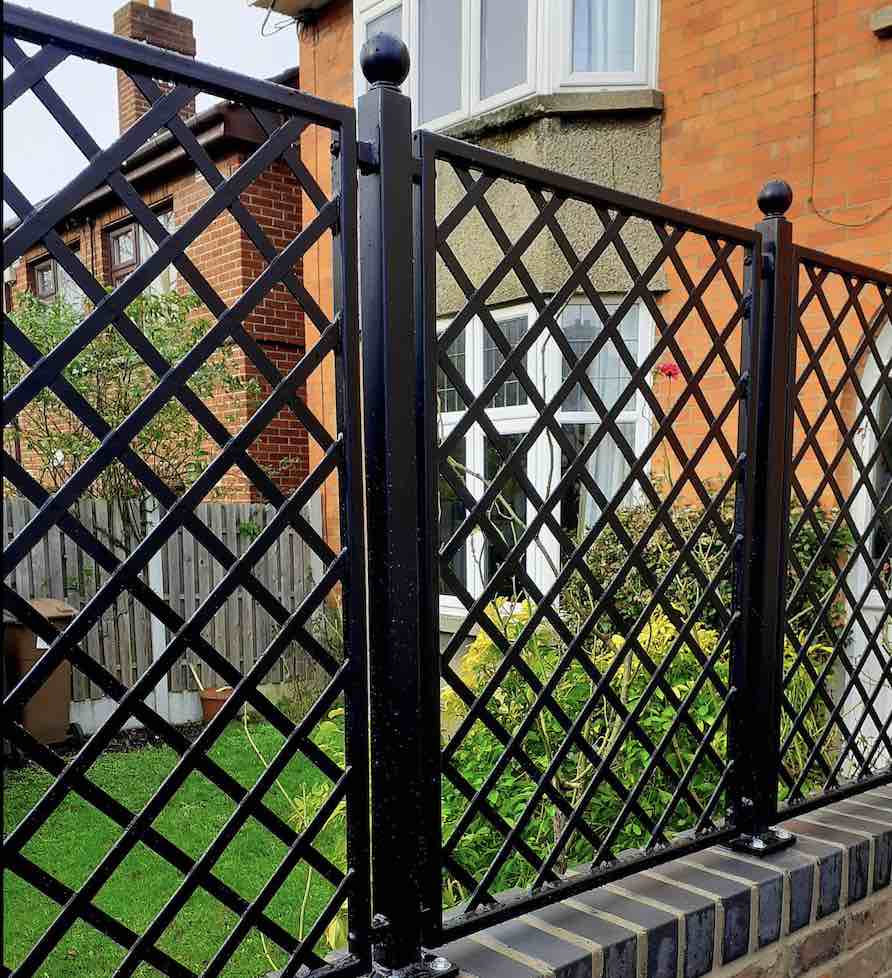 classic-garden-elements-paravent-trenngitter-metall-schwarz-zaun image 5