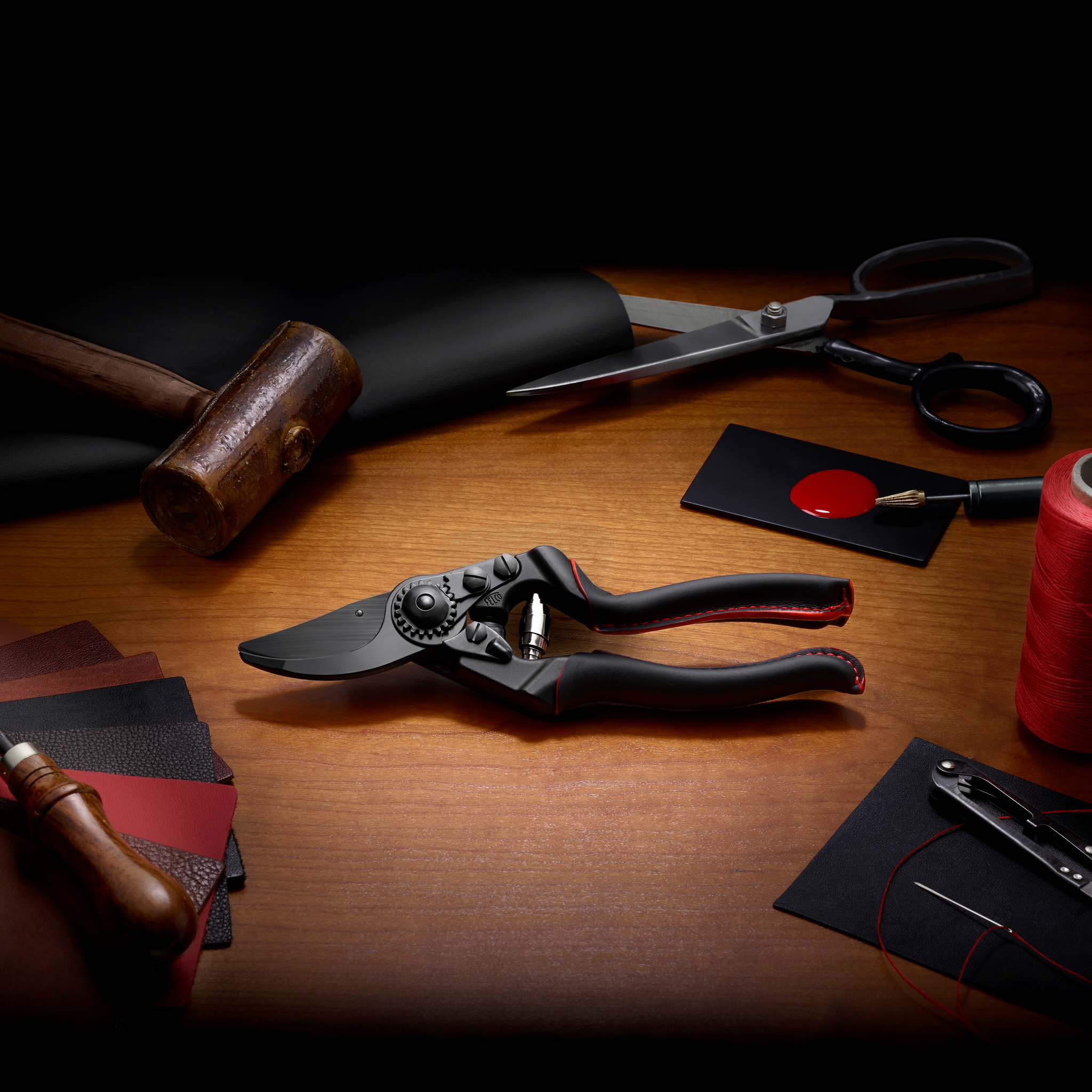 felco-8-premium-se-gartenschere-leder-rechts-25-mm image 3