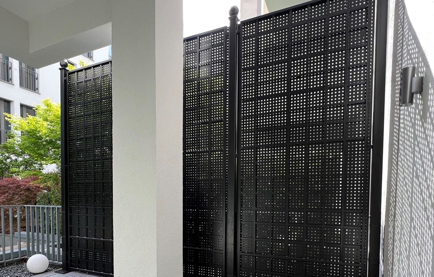 classic-garden-elements-gropius-sichtschutzzaun-metall-schwarz image 6