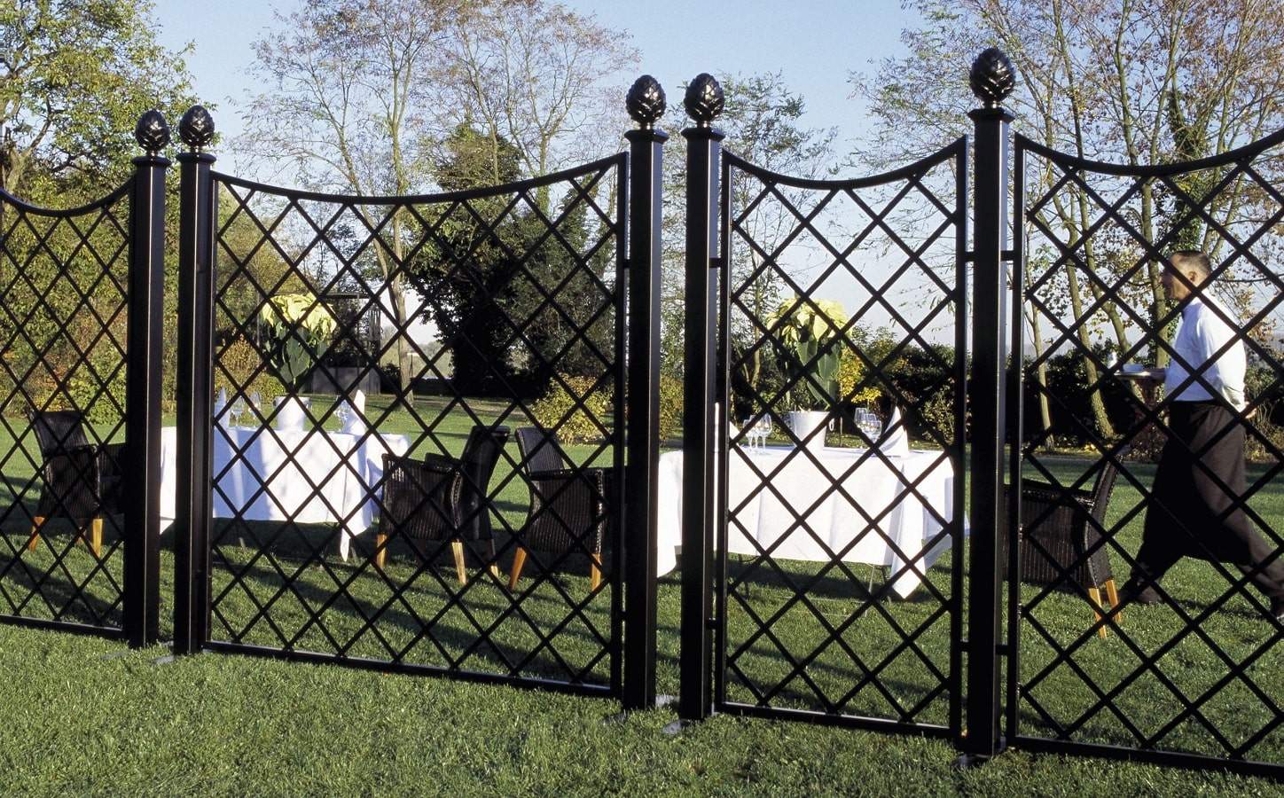 classic-garden-elements-paravent-trenngitter-metall-schwarz-zaun image 3