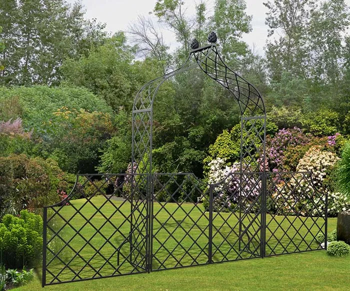 classic-garden-elements-kiftsgate-rosenbogen-mit-t-r-und-zaun-schwarz image 1
